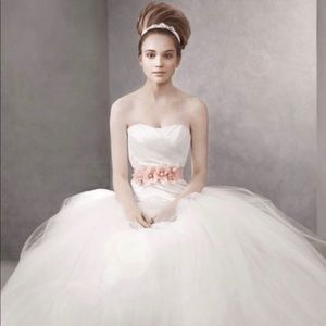 Vera Wang Wedding Gown